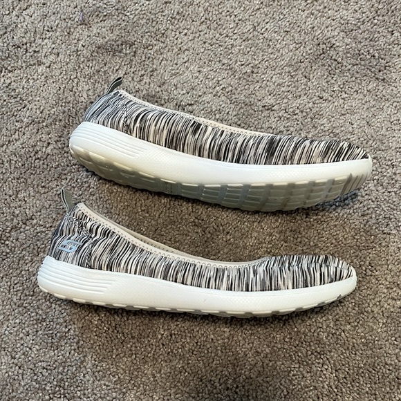 Sketchers memory foam ballet flat size 8 - Picture 6 of 11